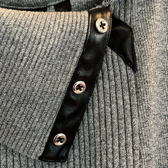 Rafaella-XL-gray-long sleeve sweater with faux leather trim, rib detailing top. - Picture 3 of 12